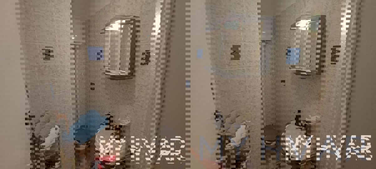 Casa con più appartamenti a Vrboska