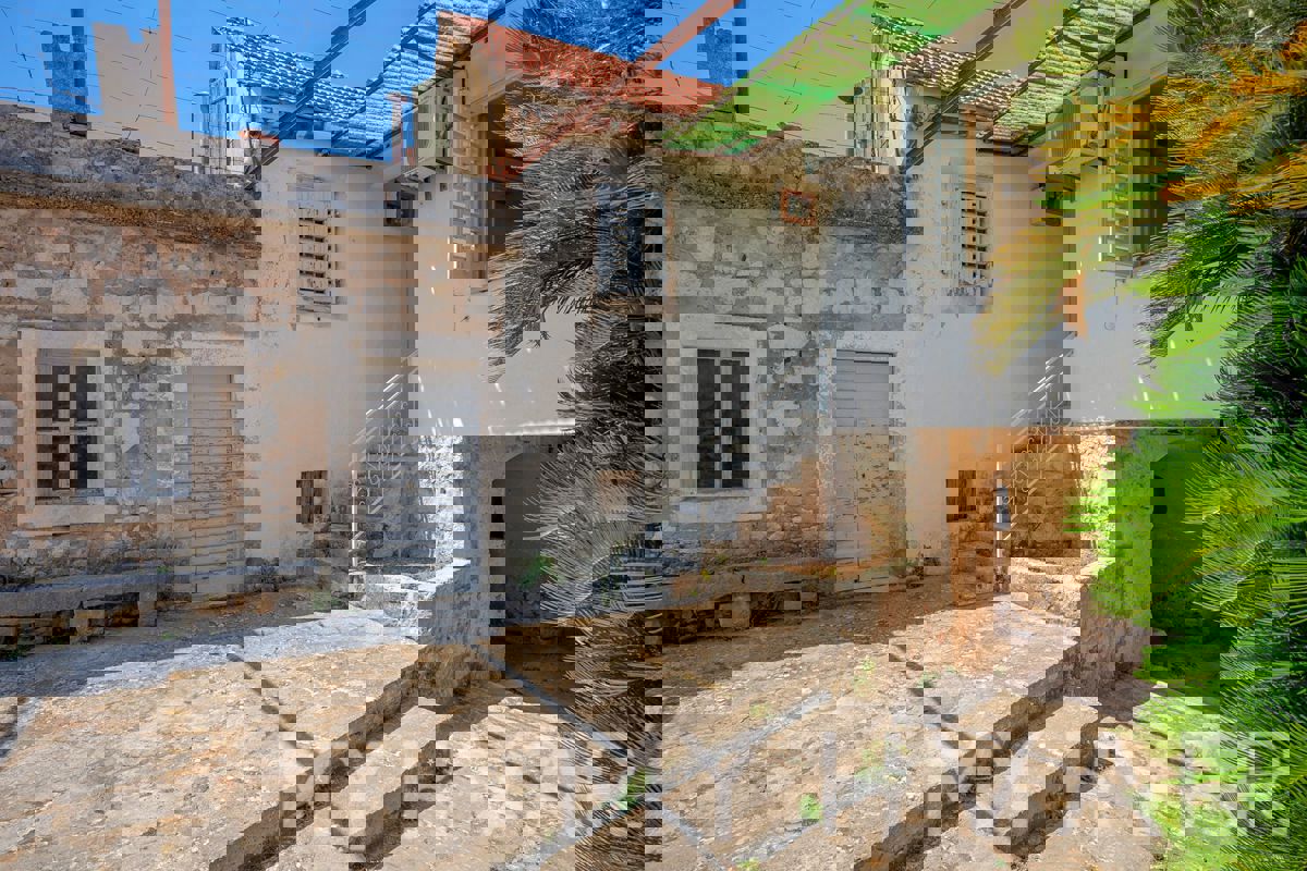 Tenuta tradizionale con cortile a Dol