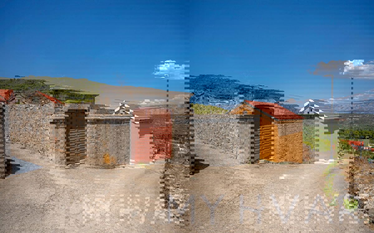 Tenuta tradizionale con cortile a Dol