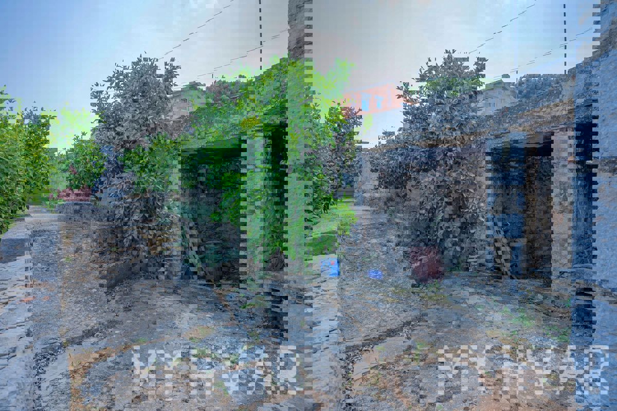 Tenuta tradizionale con cortile a Dol