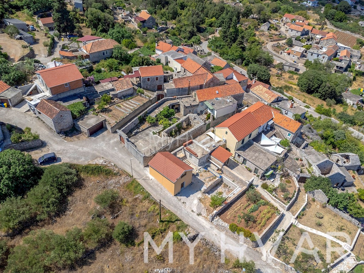 Tenuta tradizionale con cortile a Dol