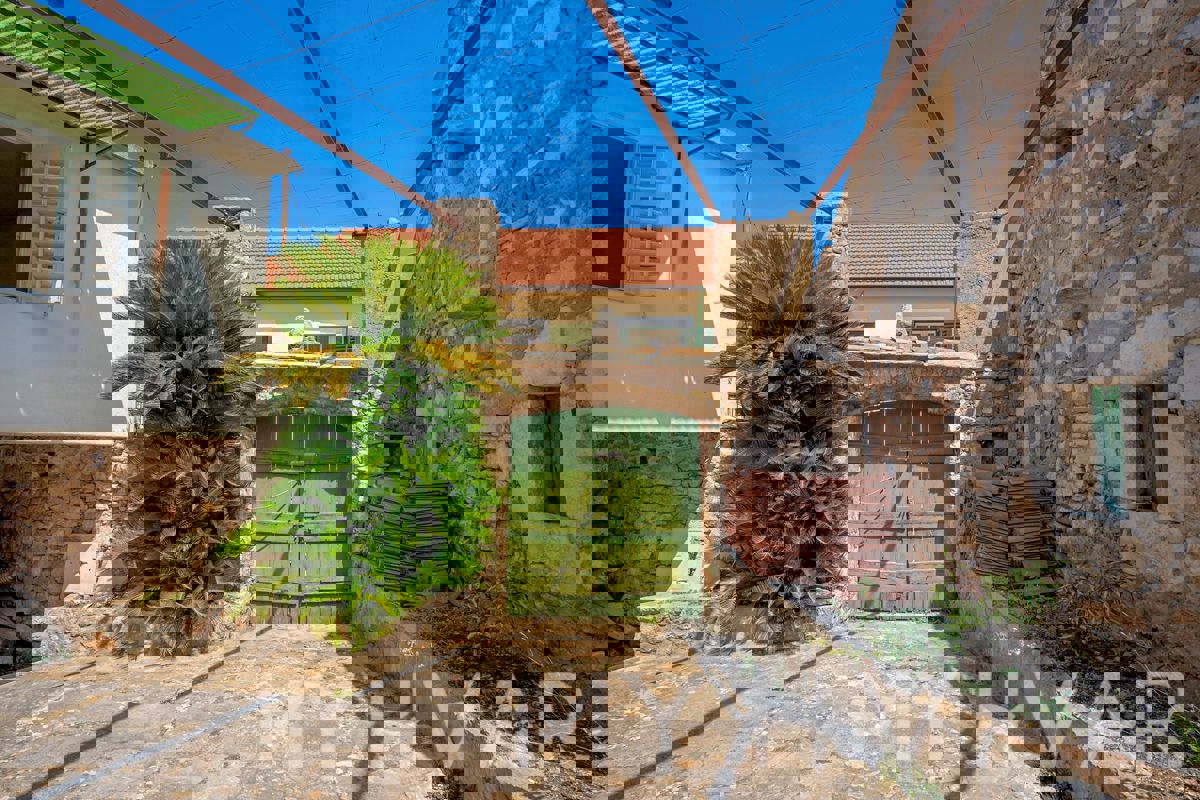 Tenuta tradizionale con cortile a Dol