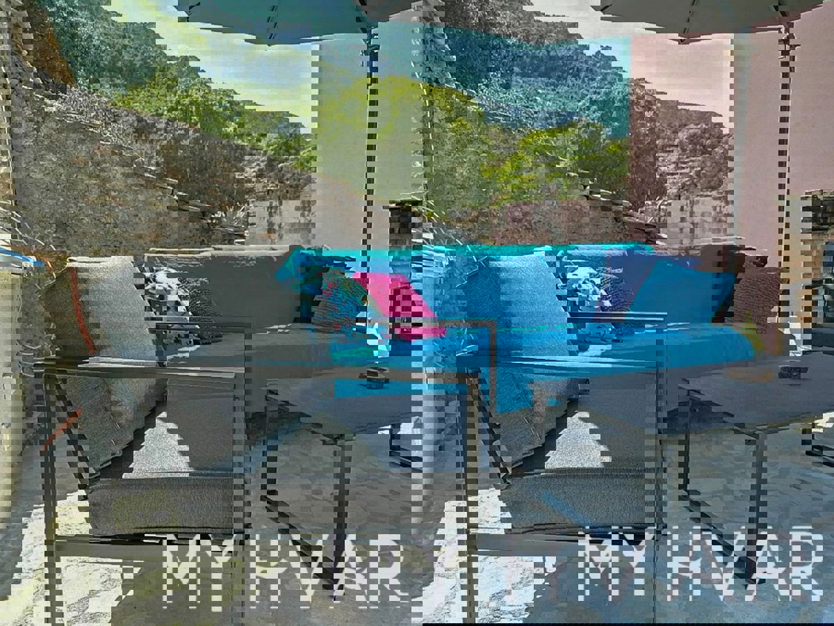 Casa in pietra ristrutturata a Pitve