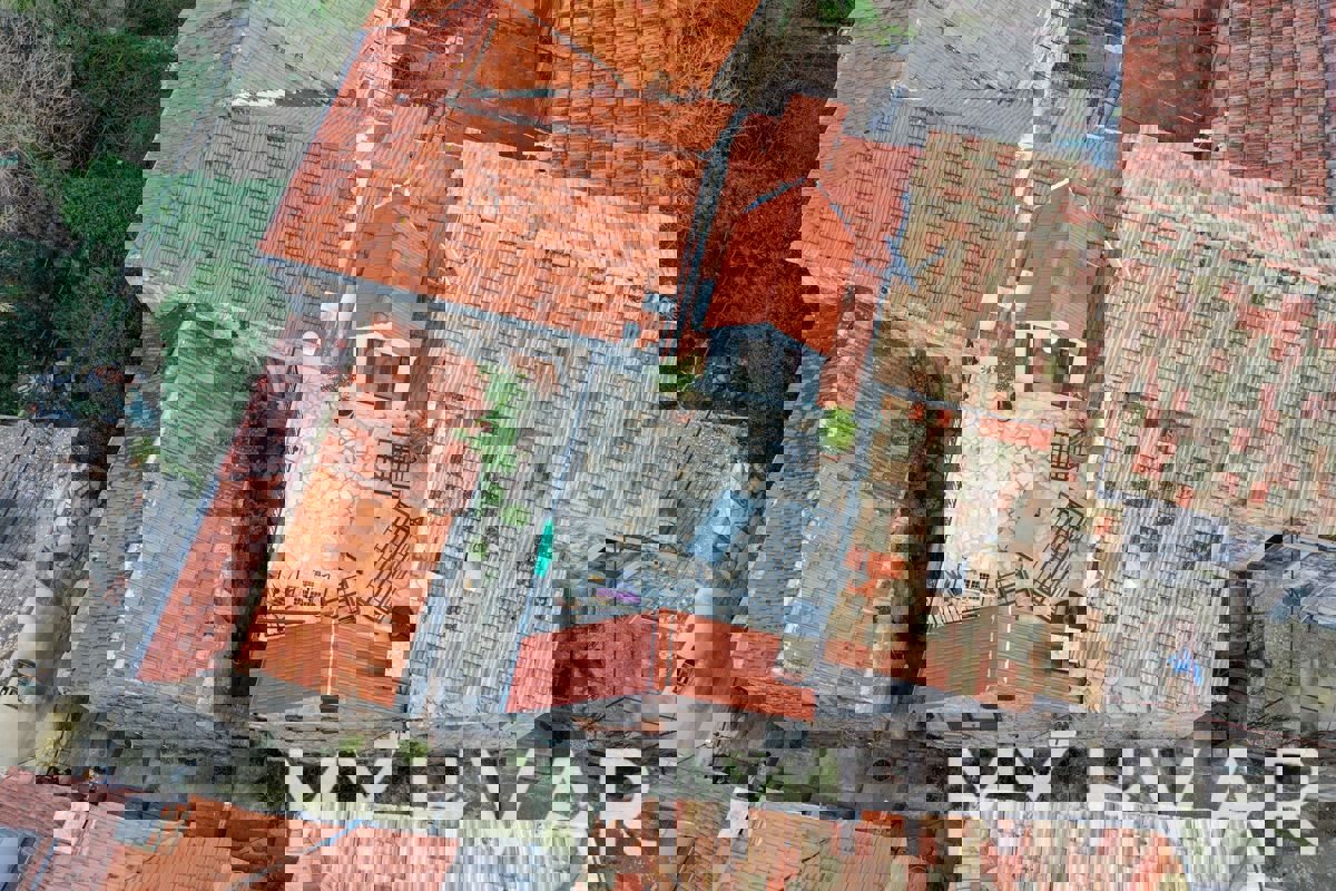 Casa in pietra ristrutturata a Pitve