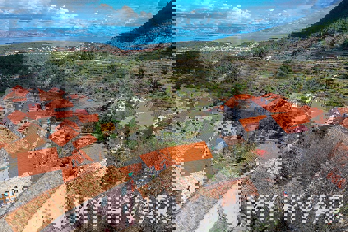 Casa in pietra ristrutturata a Pitve