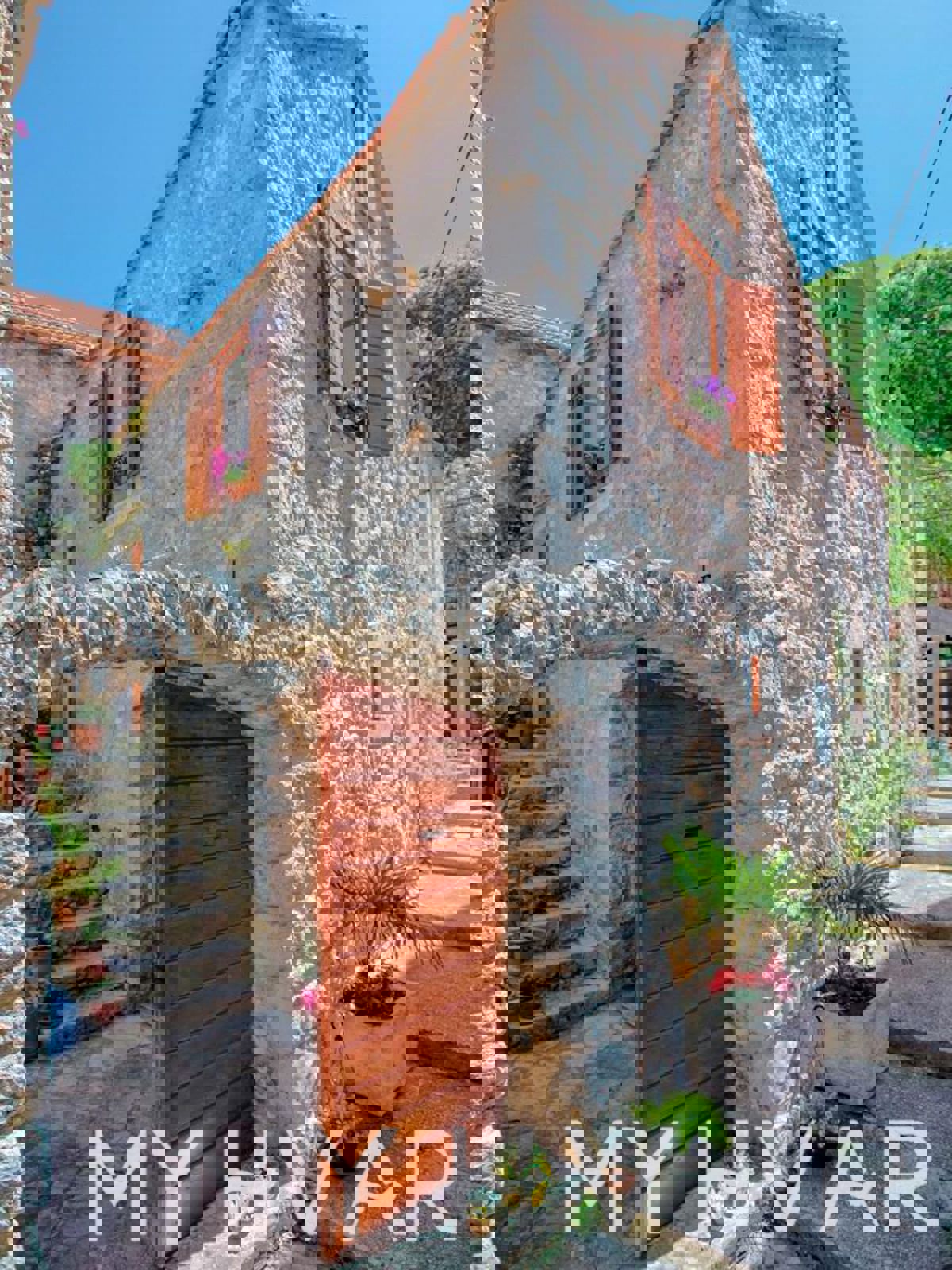 Casa in pietra ristrutturata a Pitve