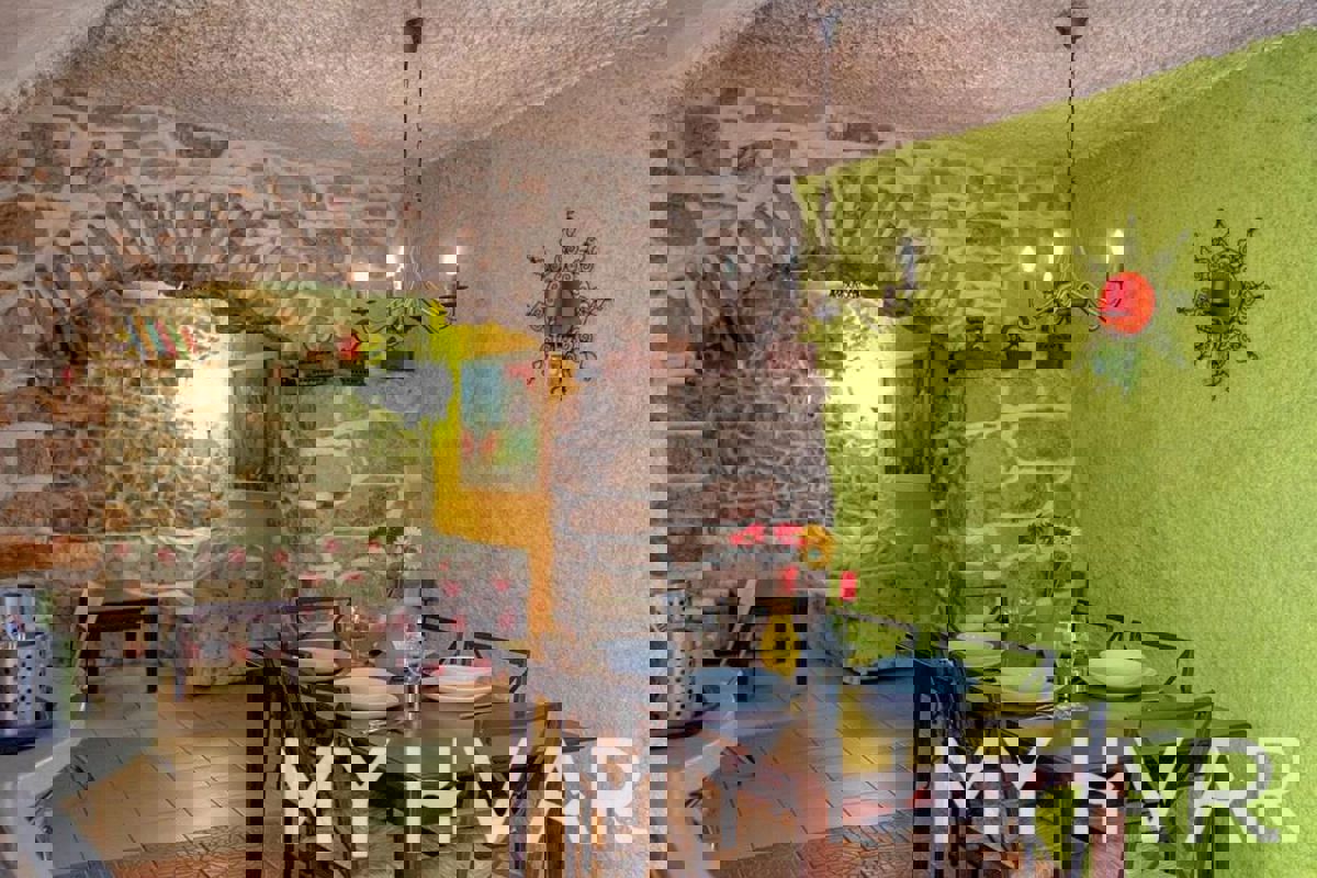 Casa in pietra ristrutturata a Pitve