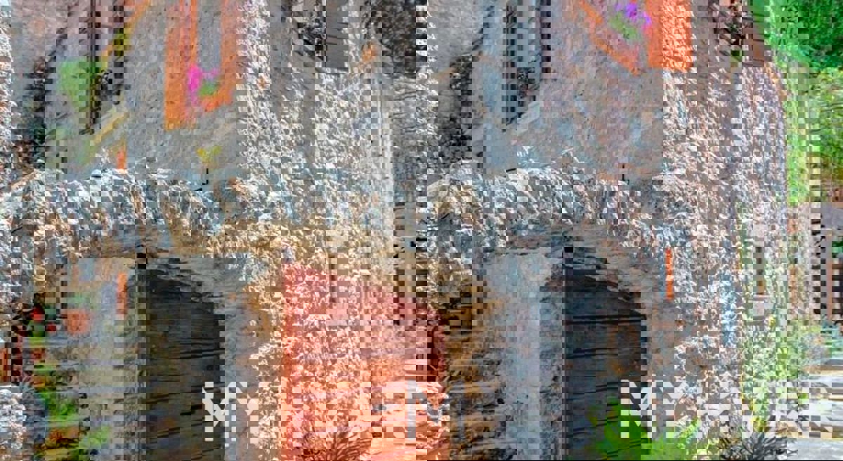 Casa in pietra ristrutturata a Pitve