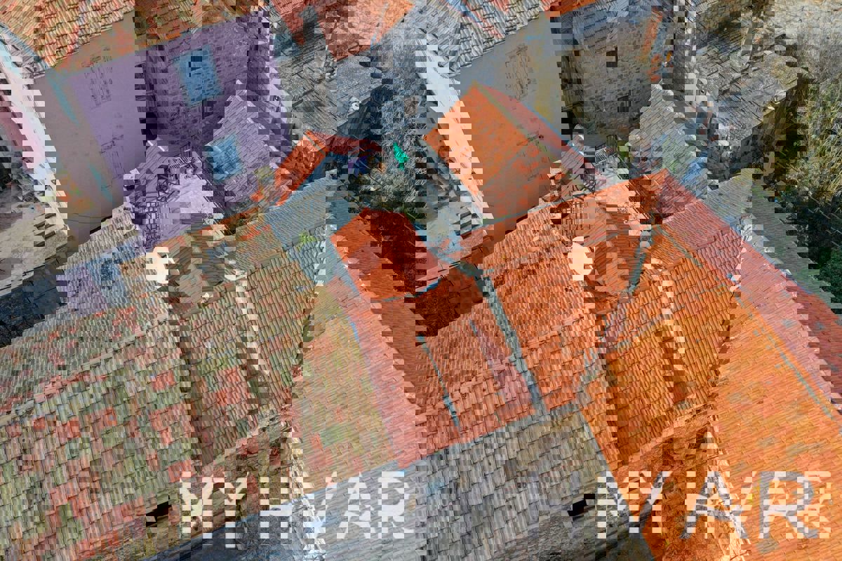 Casa in pietra ristrutturata a Pitve