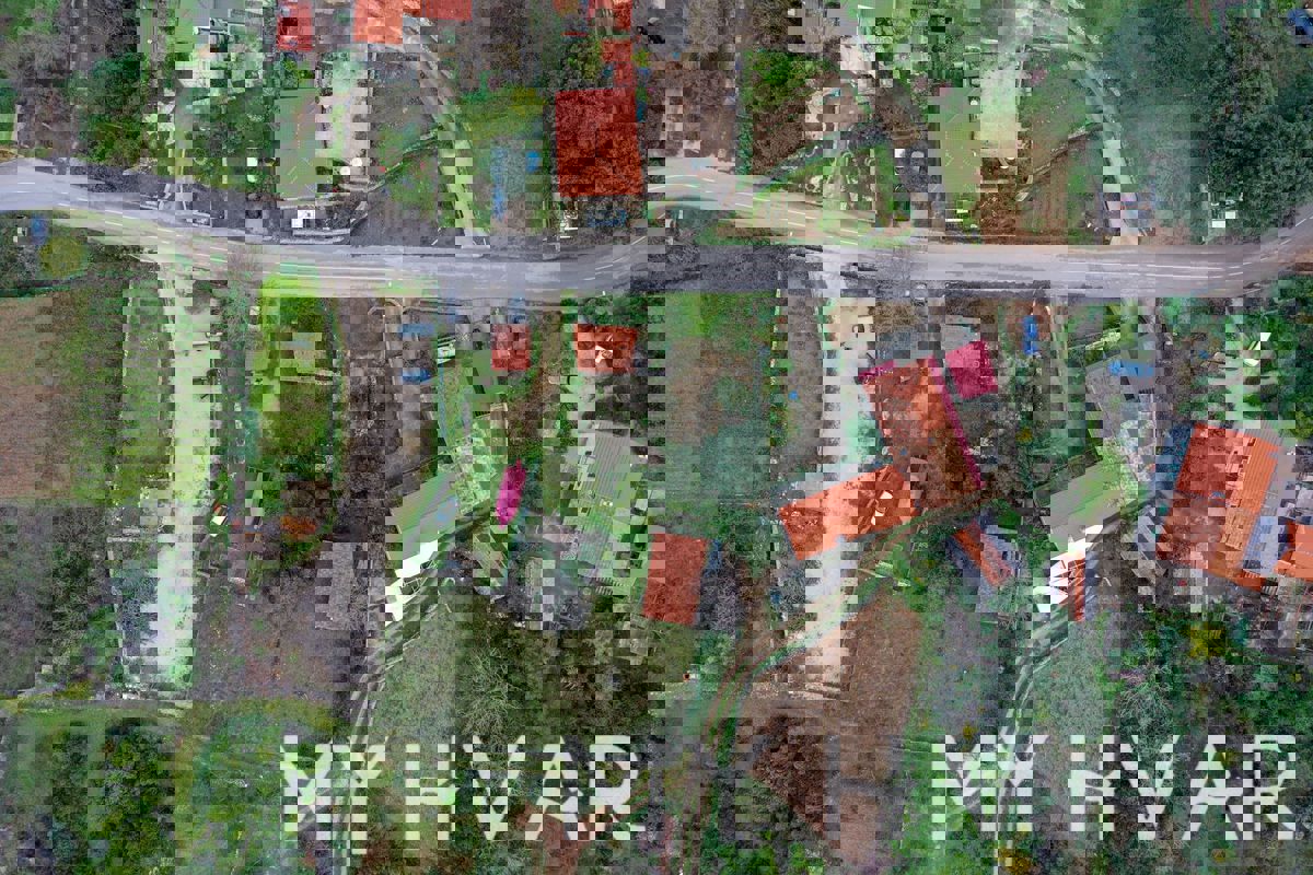 Terreno edificabile con progetto concettuale a Vrisnik