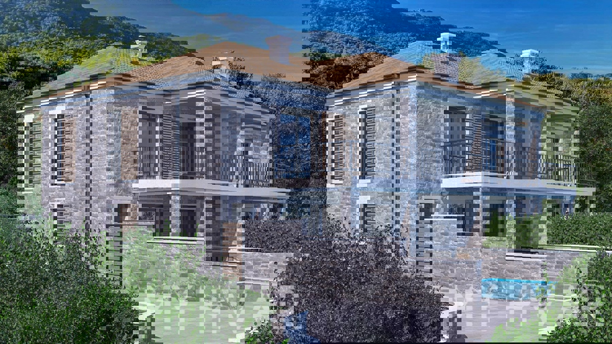 Terreno edificabile con progetto concettuale a Vrisnik