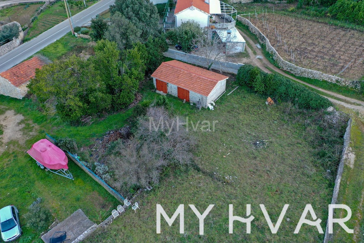 Terreno edificabile con progetto concettuale a Vrisnik