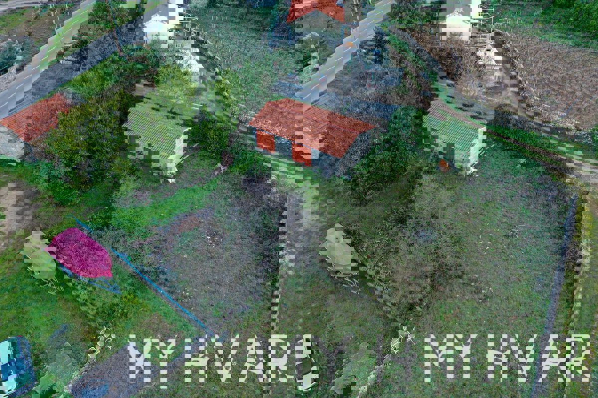 Terreno edificabile con progetto concettuale a Vrisnik