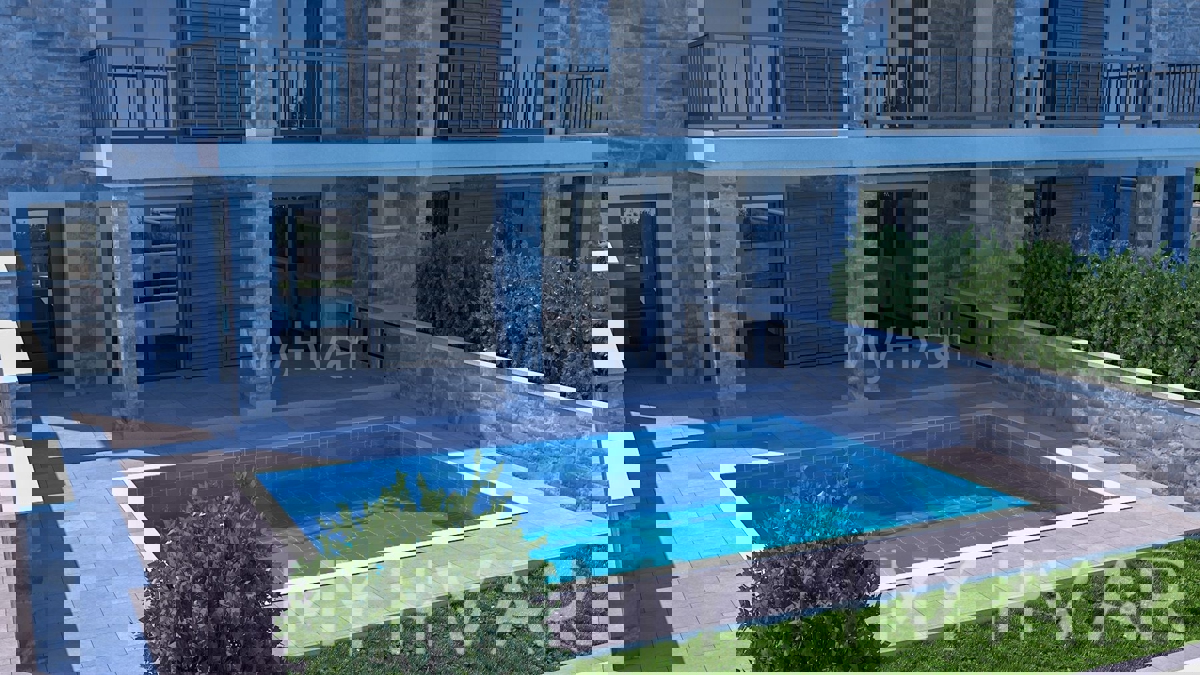 Terreno edificabile con progetto concettuale a Vrisnik