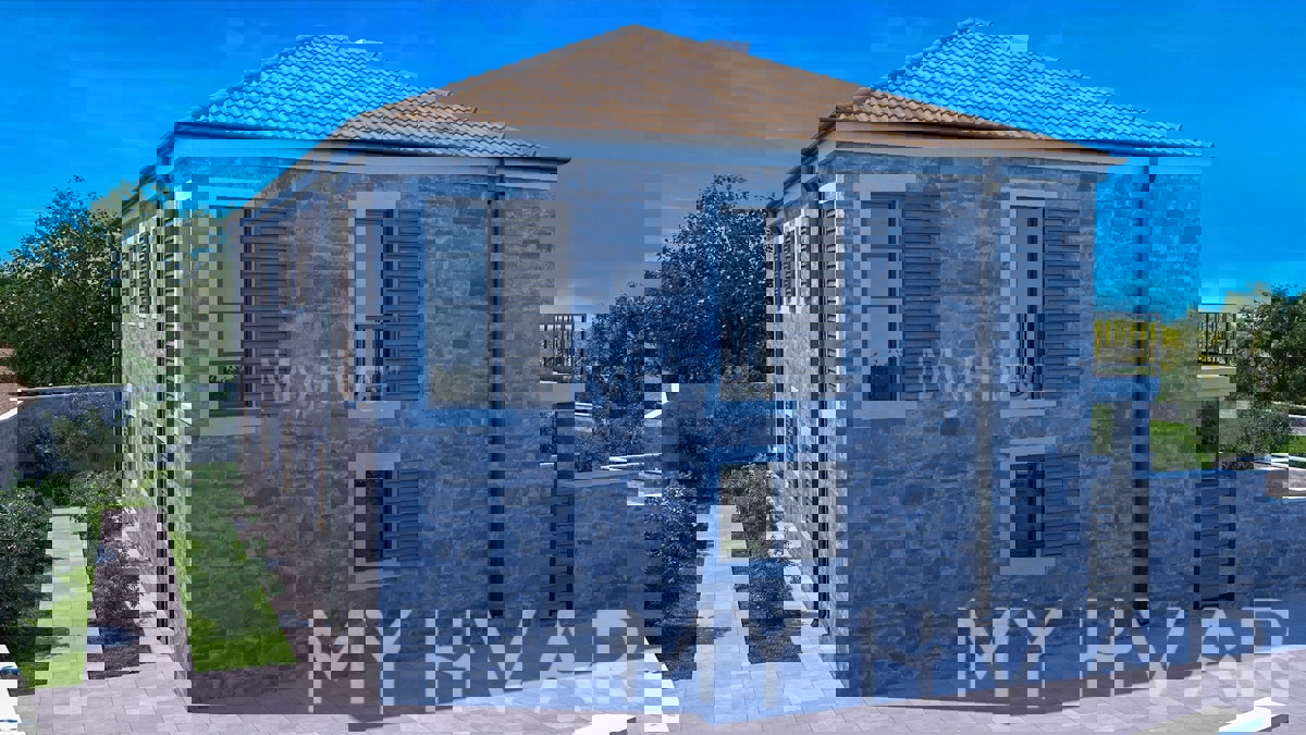 Terreno edificabile con progetto concettuale a Vrisnik