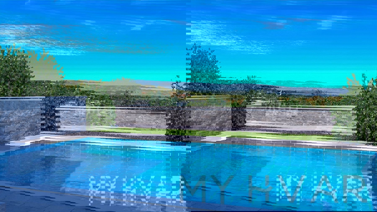 Terreno edificabile con progetto concettuale a Vrisnik