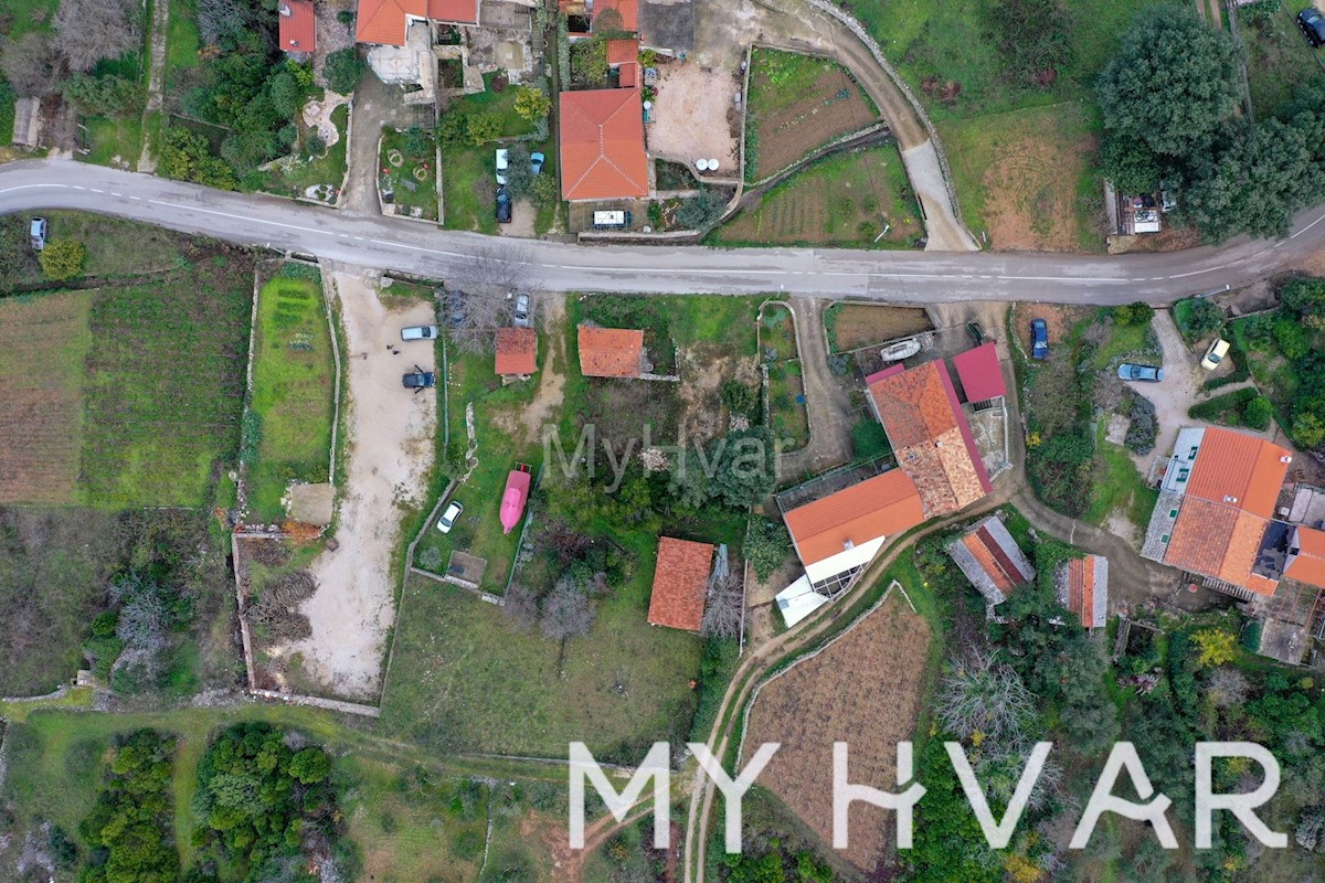 Terreno edificabile con progetto concettuale a Vrisnik