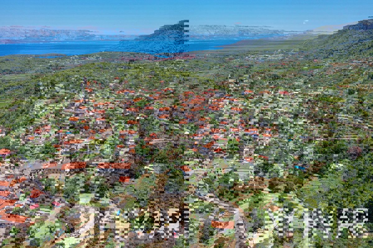 Terreno edificabile con progetto concettuale a Vrisnik