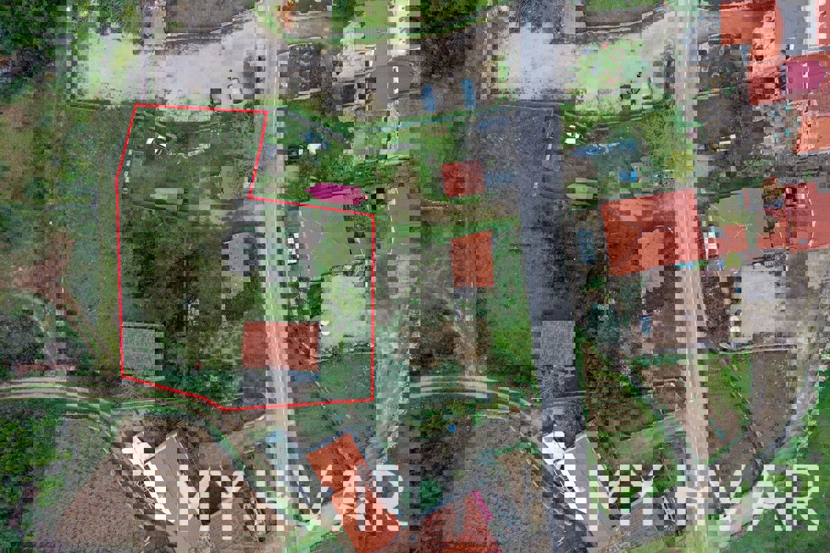 Terreno edificabile con progetto concettuale a Vrisnik