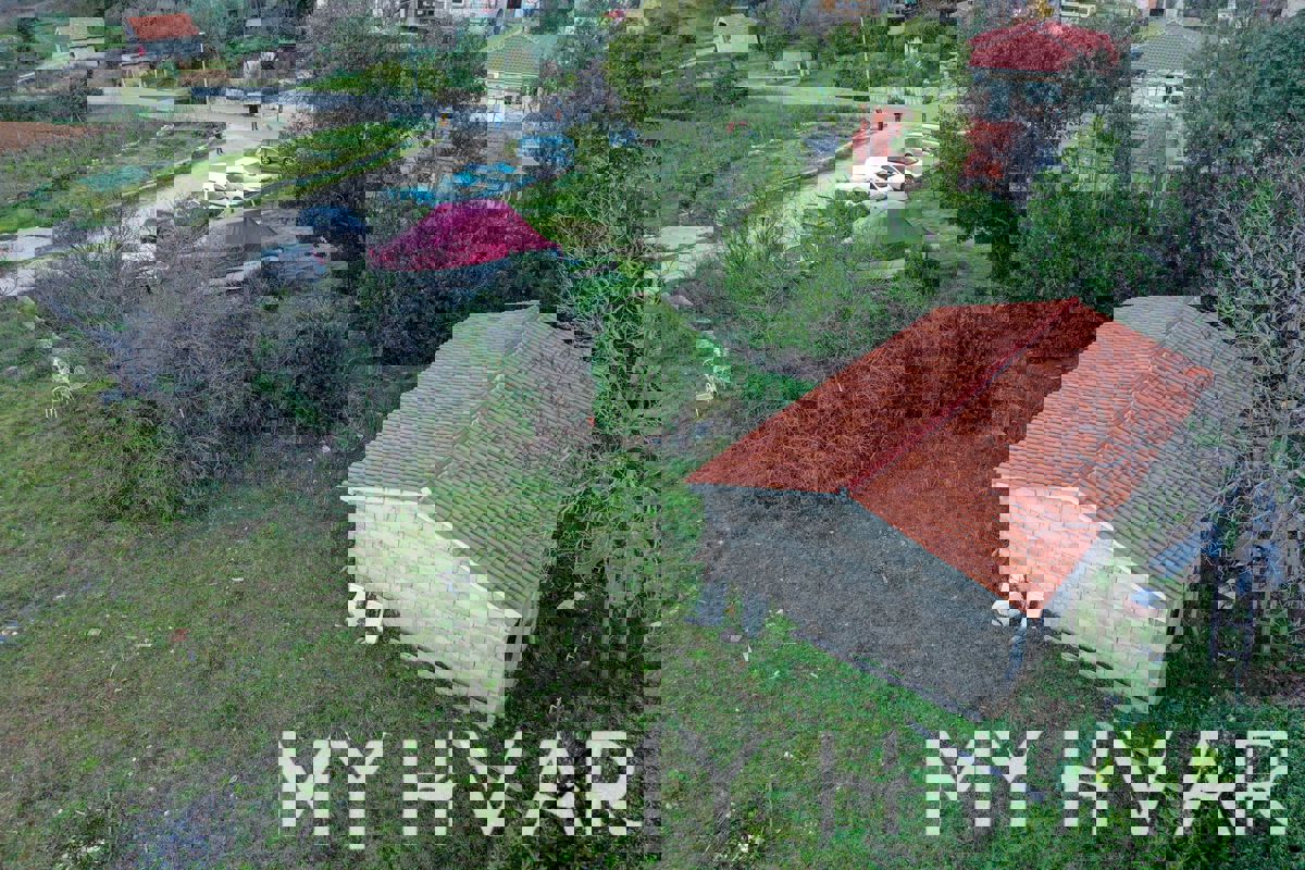 Terreno edificabile con progetto concettuale a Vrisnik