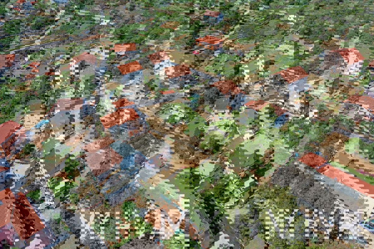 Terreno edificabile a Vrboska vicino al porto