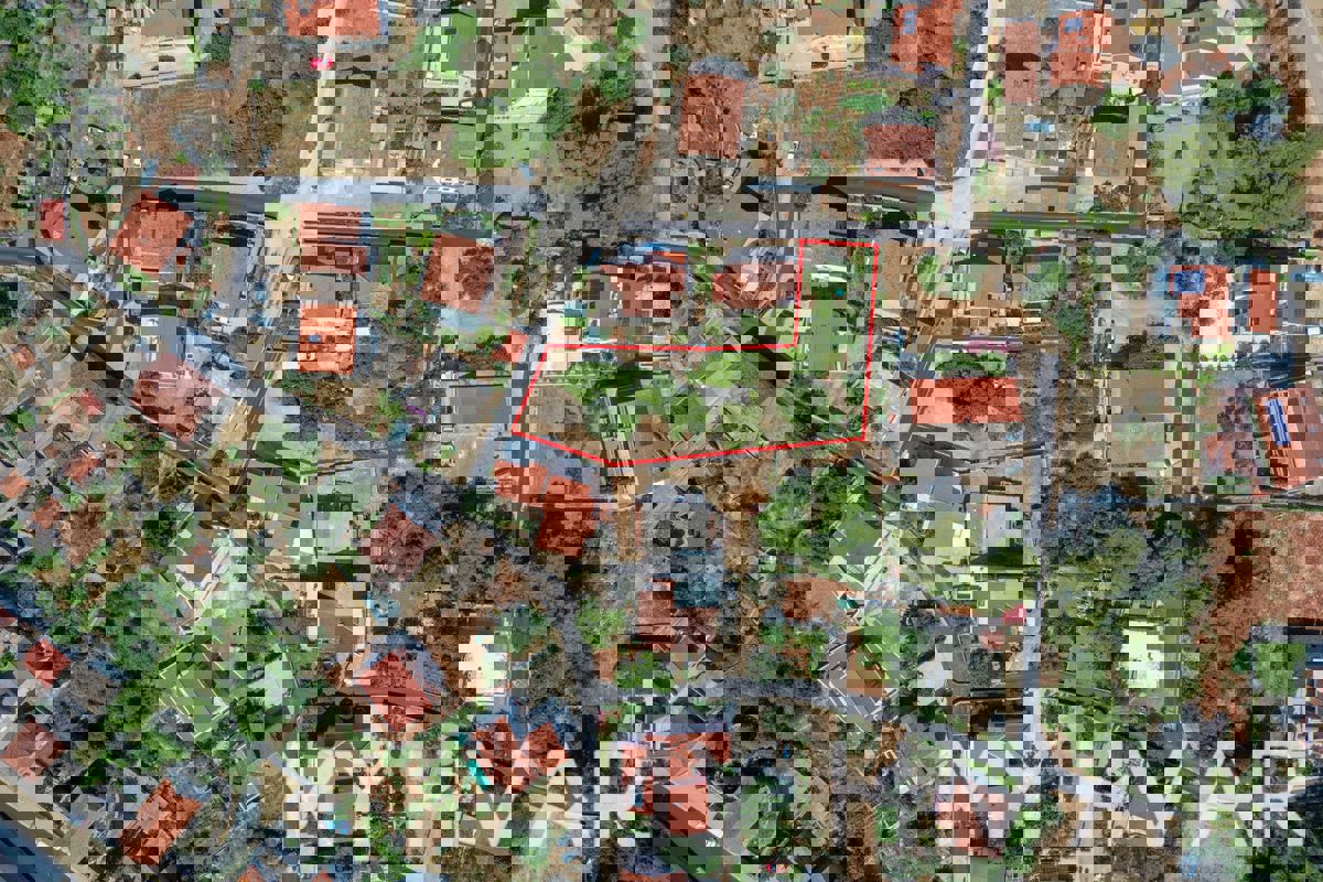 Terreno edificabile a Vrboska vicino al porto