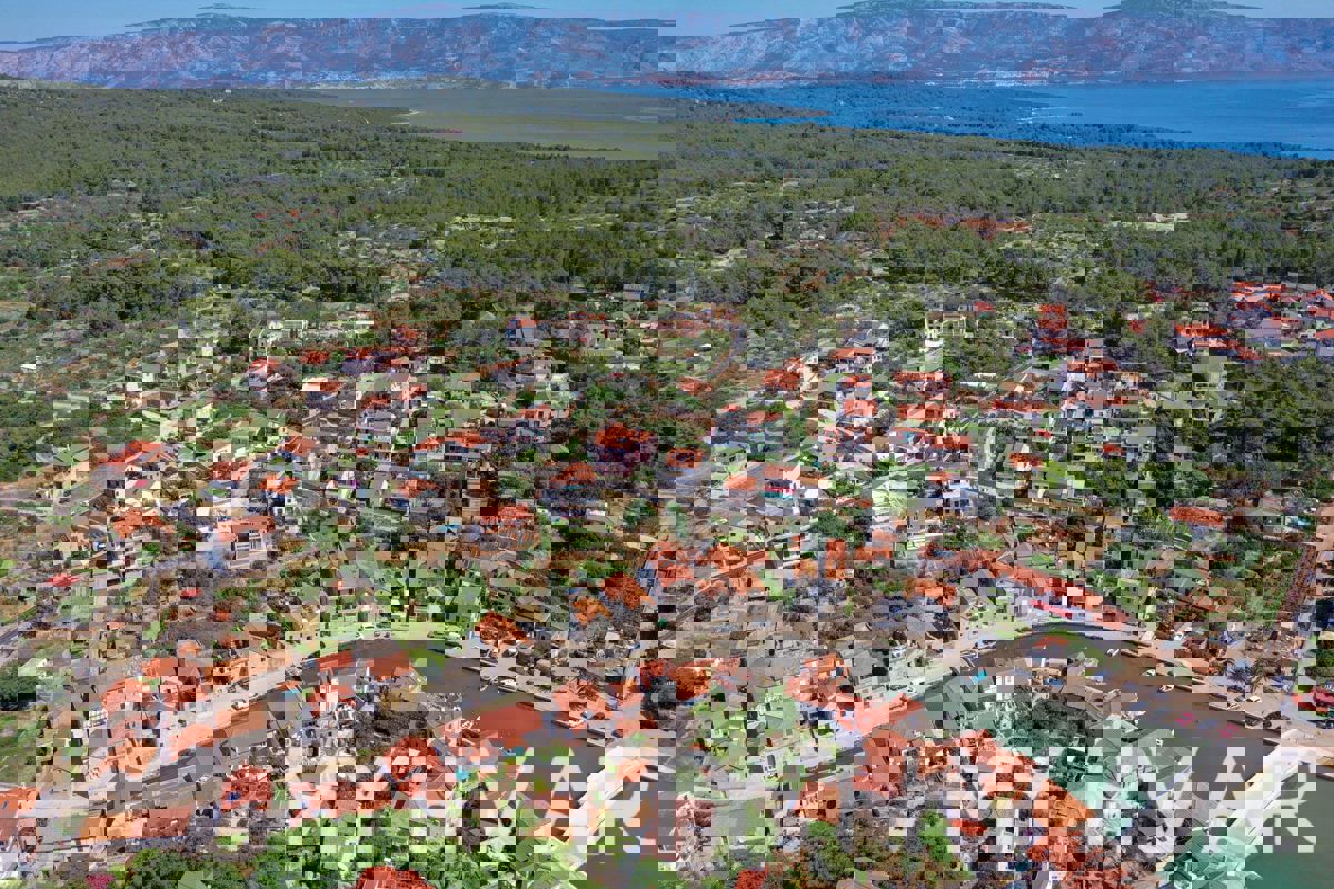 Terreno edificabile a Vrboska vicino al porto