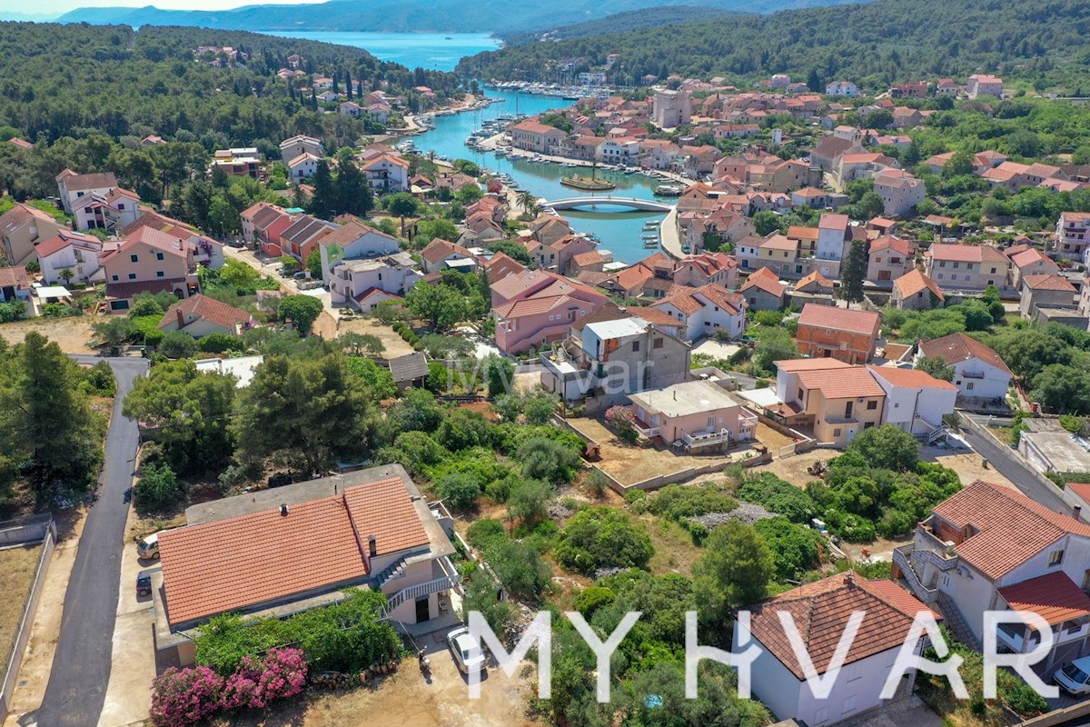 Terreno edificabile a Vrboska vicino al porto