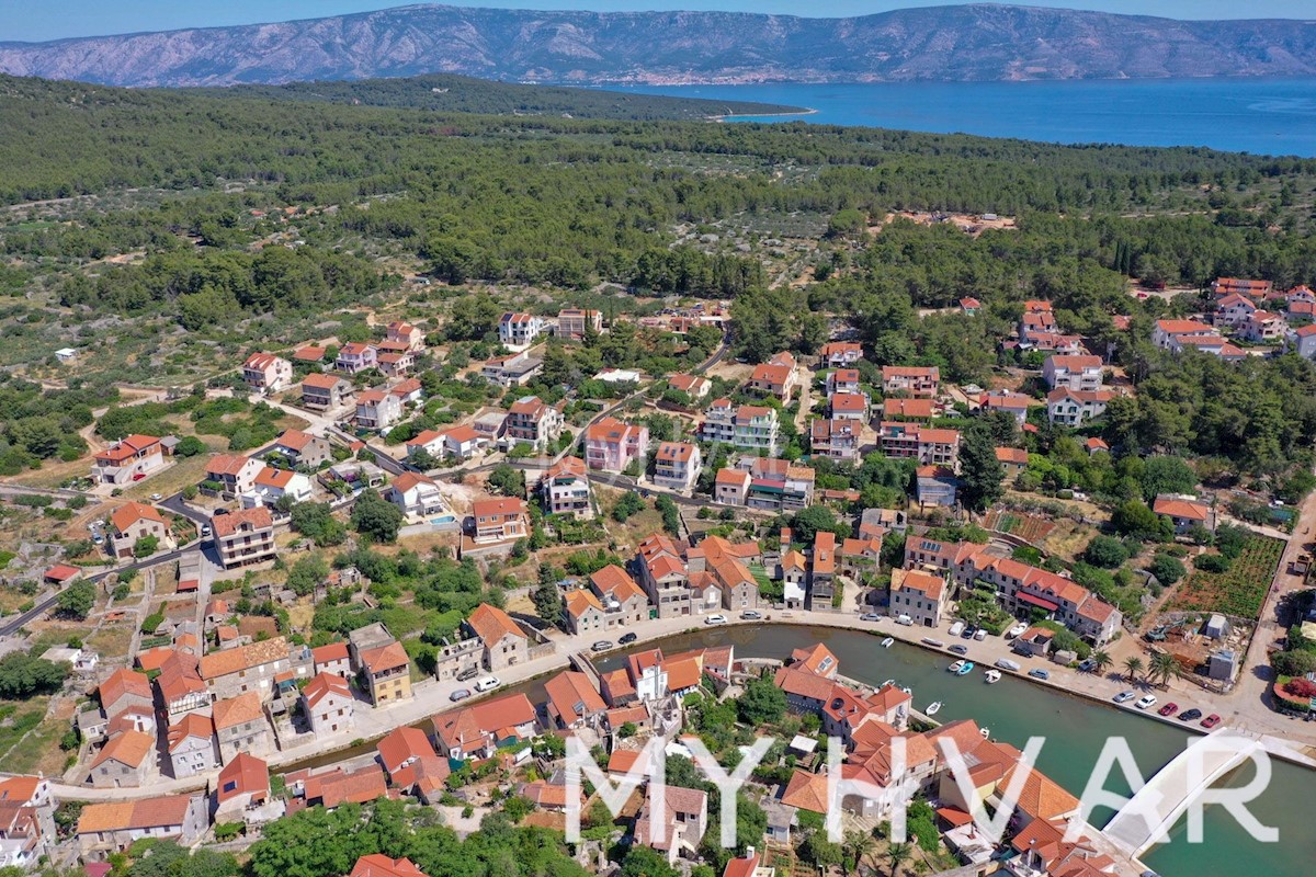 Terreno edificabile a Vrboska vicino al porto