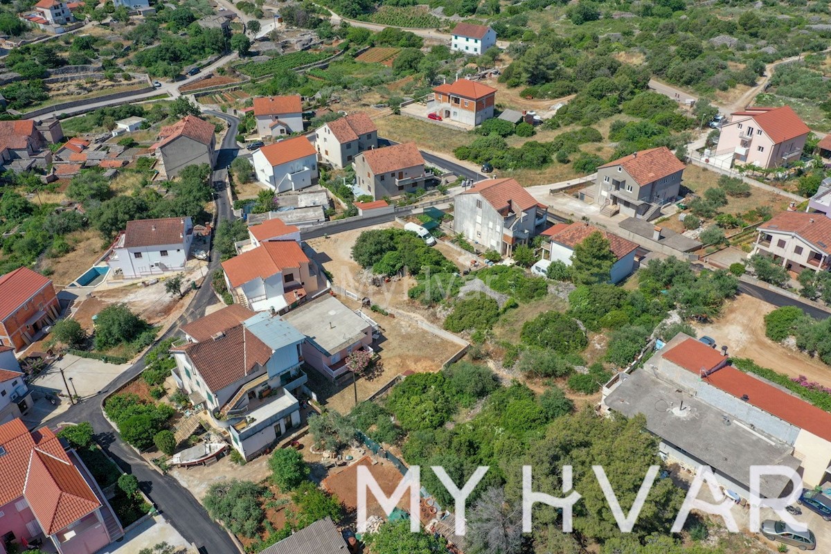 Terreno edificabile a Vrboska vicino al porto