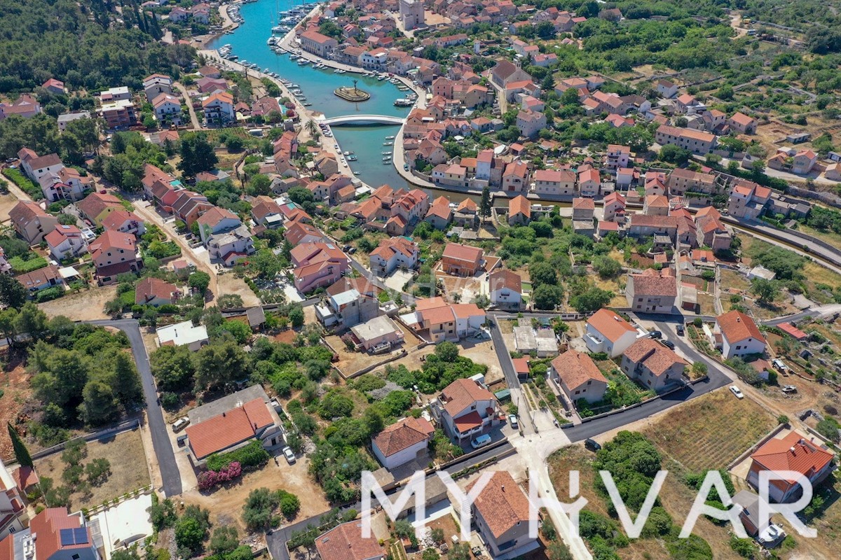 Terreno edificabile a Vrboska vicino al porto