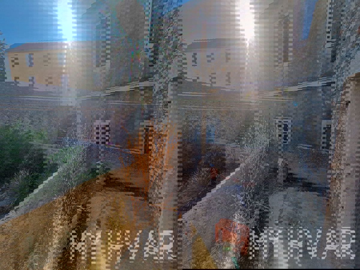 Casa in pietra nel cuore di Vrboska