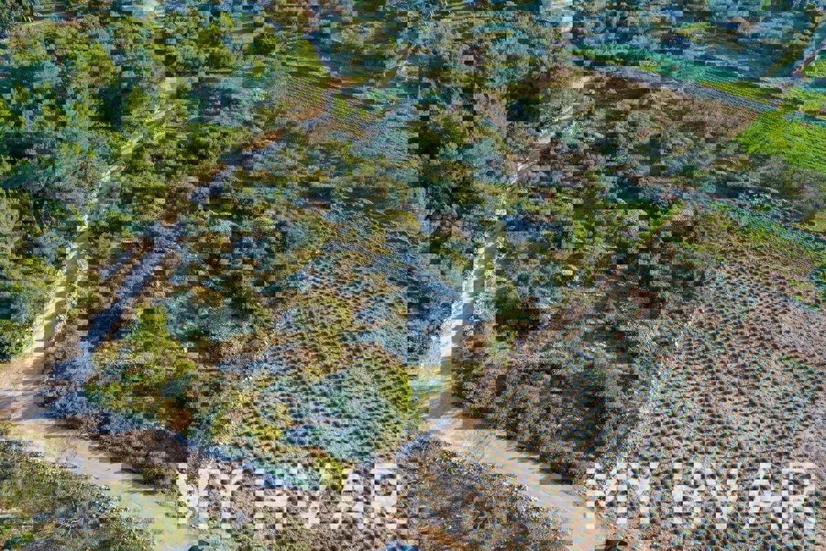 Terreno edificabile Zastražišće #1