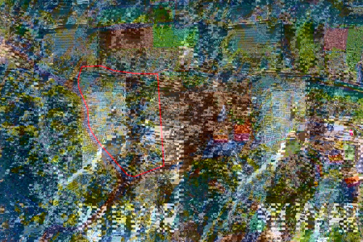 Terreno edificabile Zastražišće #1