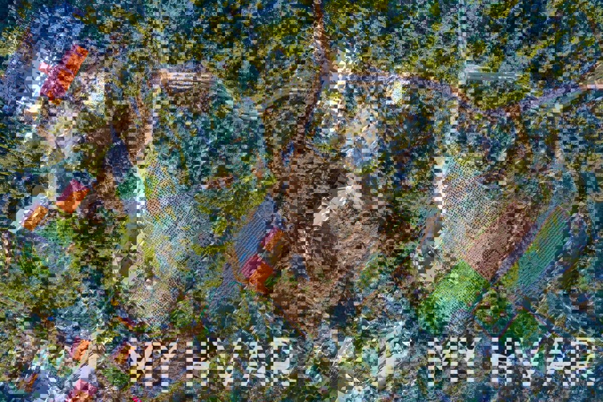 Terreno edificabile Zastražišće #1