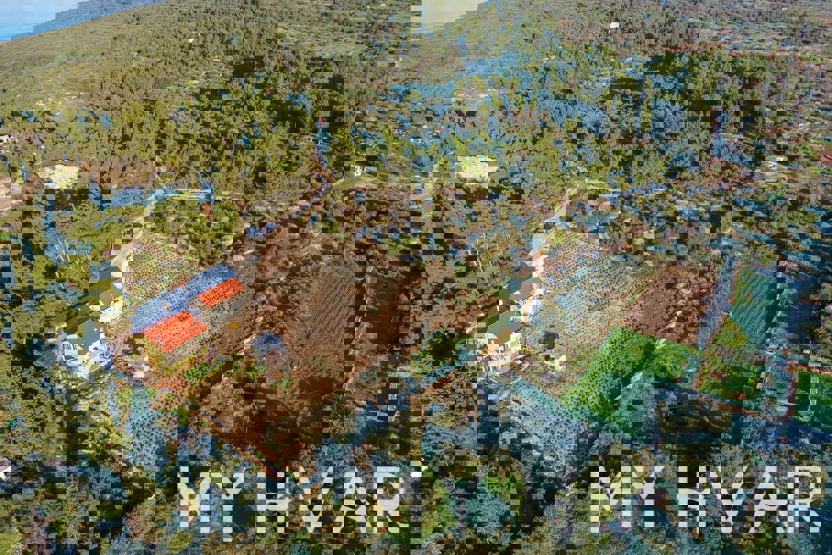 Terreno edificabile Zastražišće #1