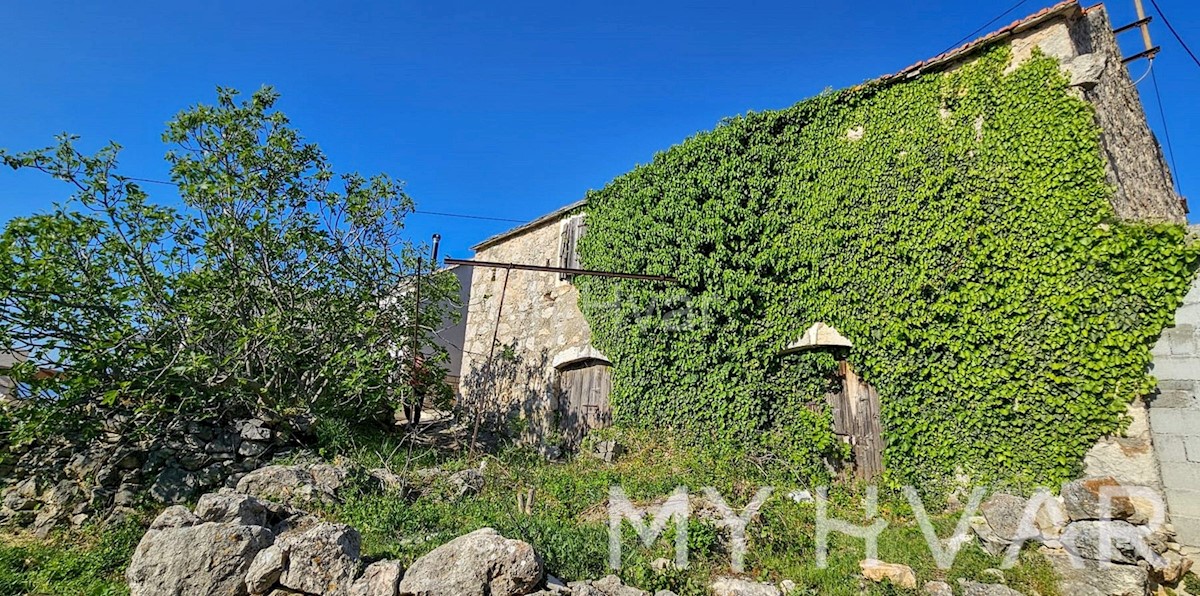 Casa in pietra a Vrisnik