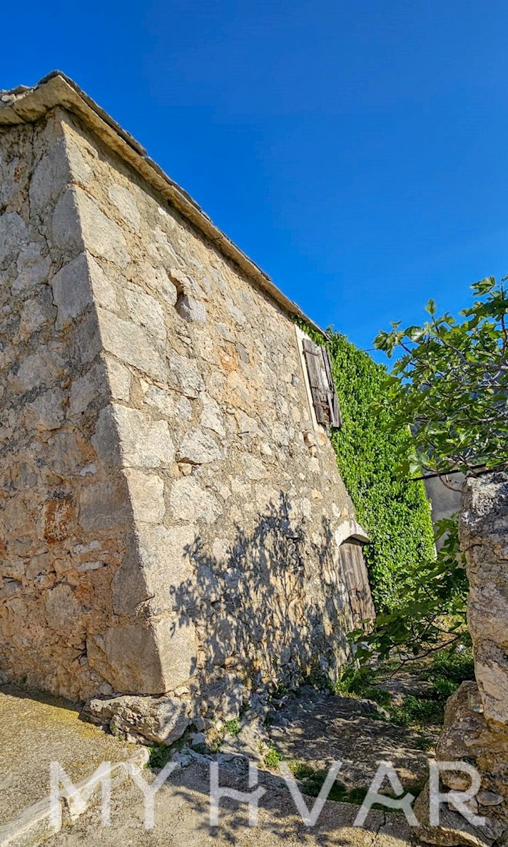 Casa in pietra a Vrisnik