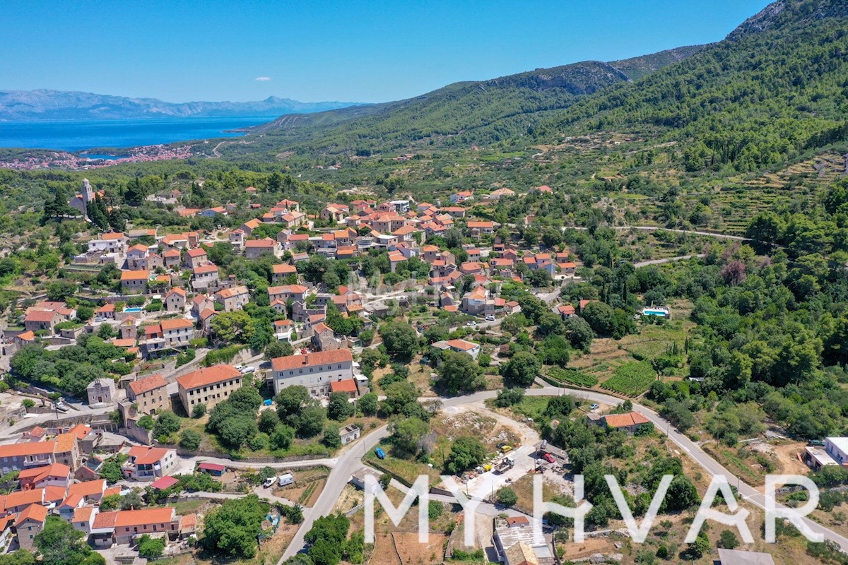 Casa in pietra a Vrisnik