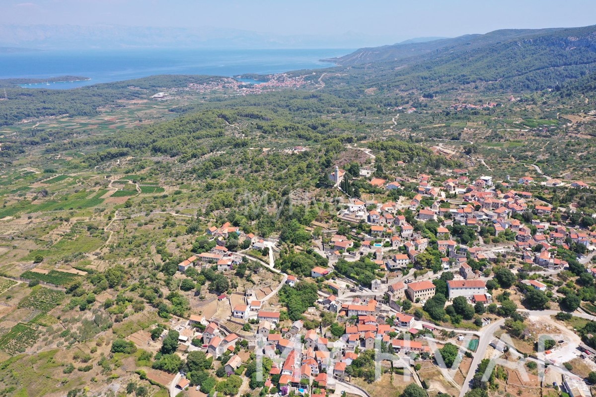 Casa in pietra a Vrisnik