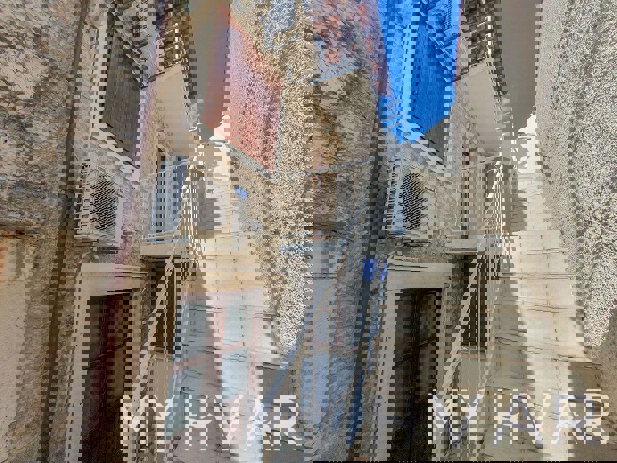 Casa in pietra a Vrboska