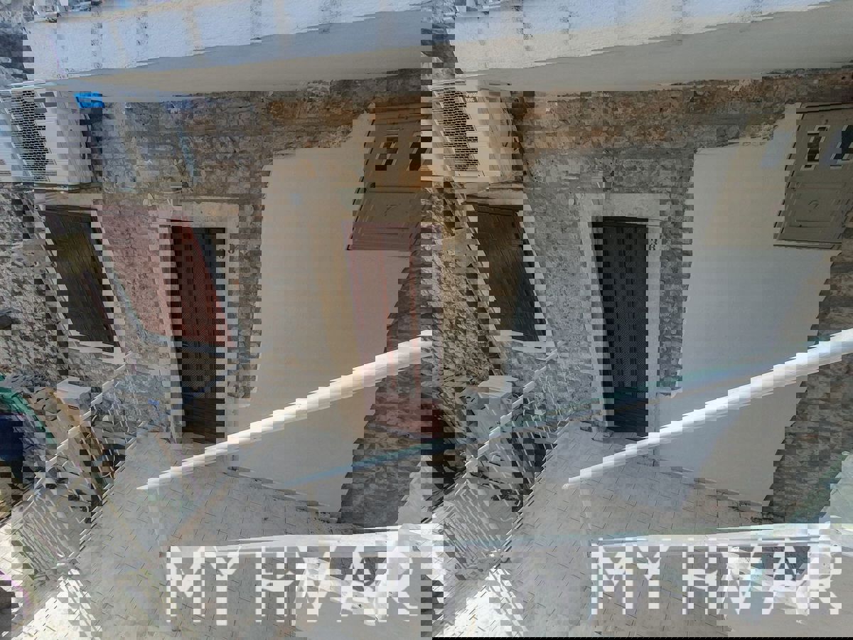 Casa in pietra a Vrboska