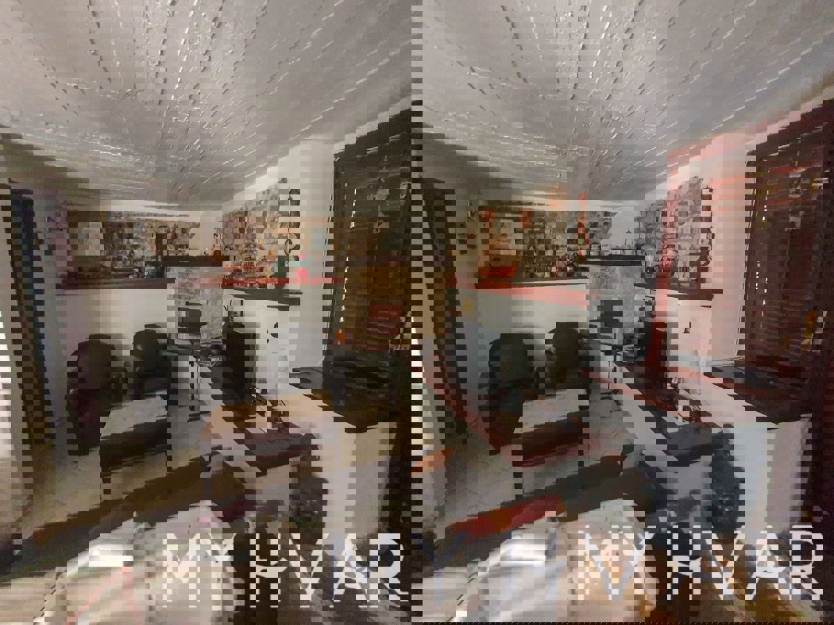 Casa in pietra a Vrboska