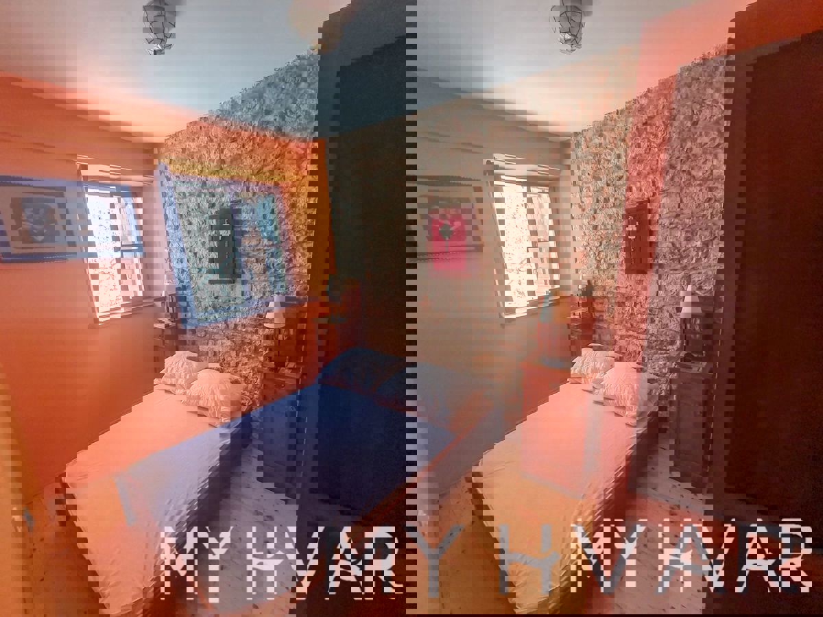 Casa in pietra a Vrboska