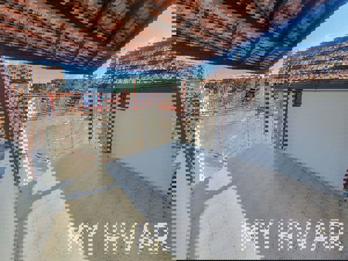 Casa in pietra a Vrboska