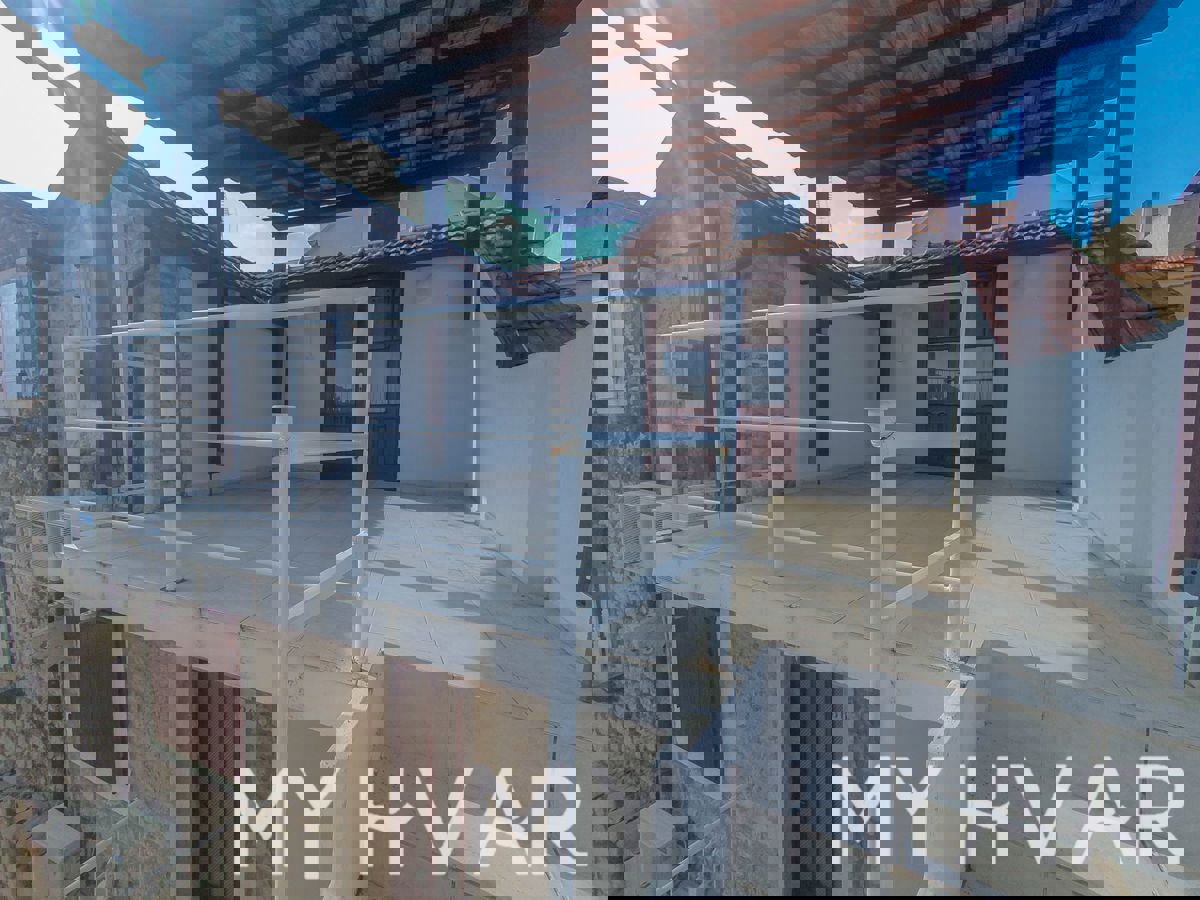 Casa in pietra a Vrboska