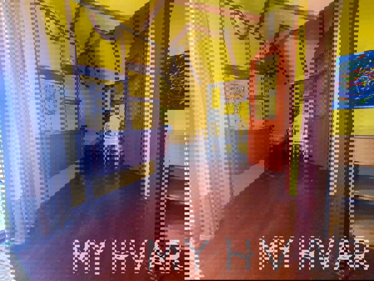 Casa in pietra a Vrboska