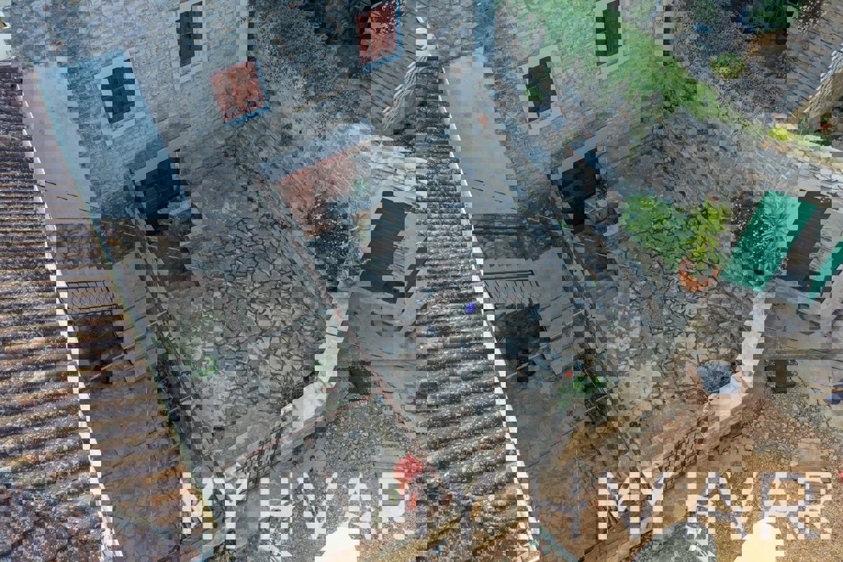 Casa in pietra a Vrboska