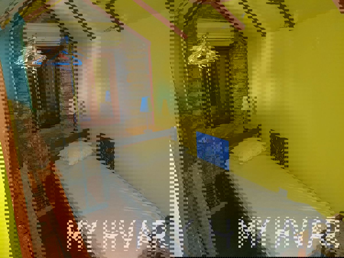 Casa in pietra a Vrboska