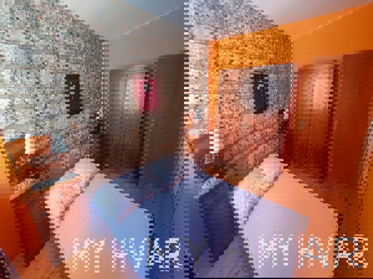 Casa in pietra a Vrboska